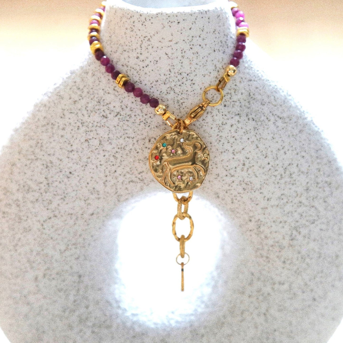 Bracelet Talisman pierre totem Rubis -Médaille Bélier
