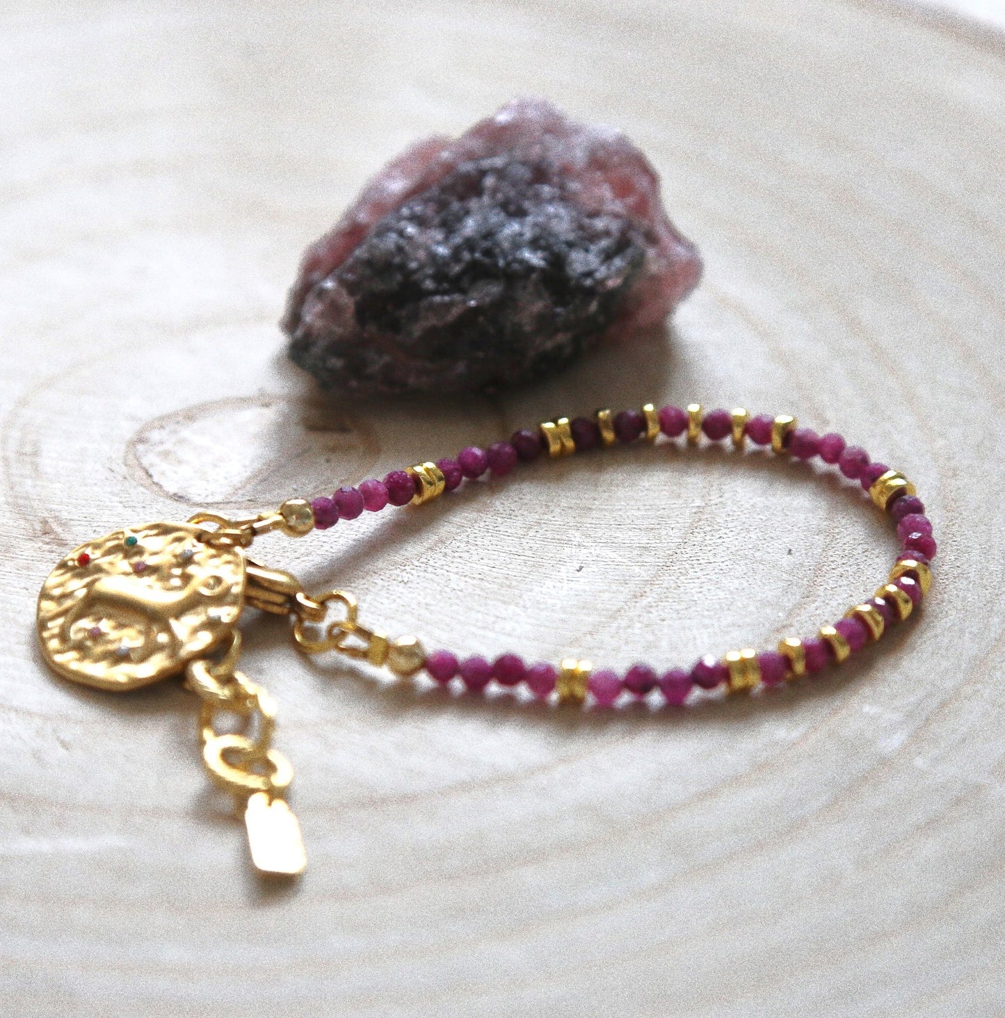 Bracelet Talisman pierre totem Rubis -Médaille Bélier