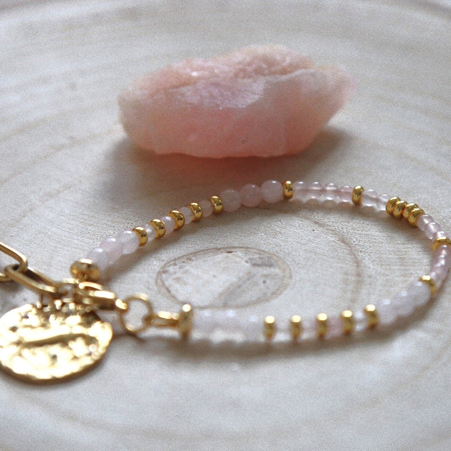 Bracelet Talisman pierre totem Quartz Rose – Médaille Taureau