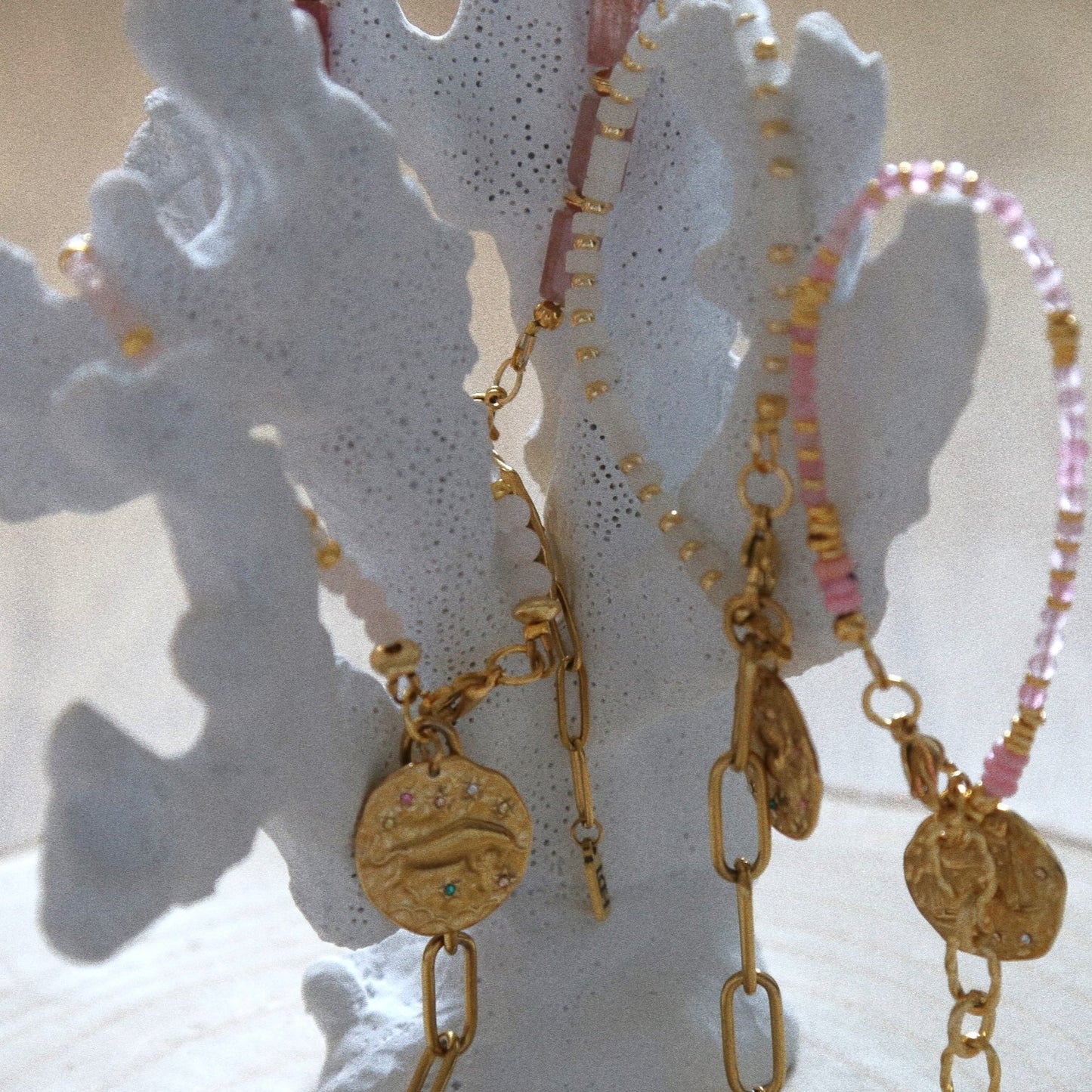 Bracelet Talisman pierre totem Quartz Rose – Médaille Taureau