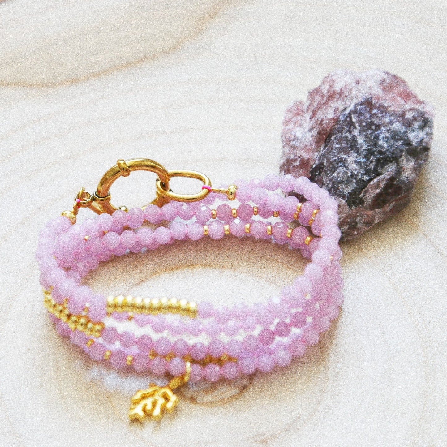 Bracelet Été Luminescent – Quartz Violet et Corail Doré