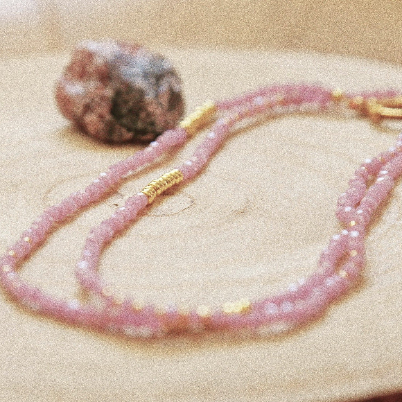 Bracelet Été Luminescent – Quartz Violet et Corail Doré