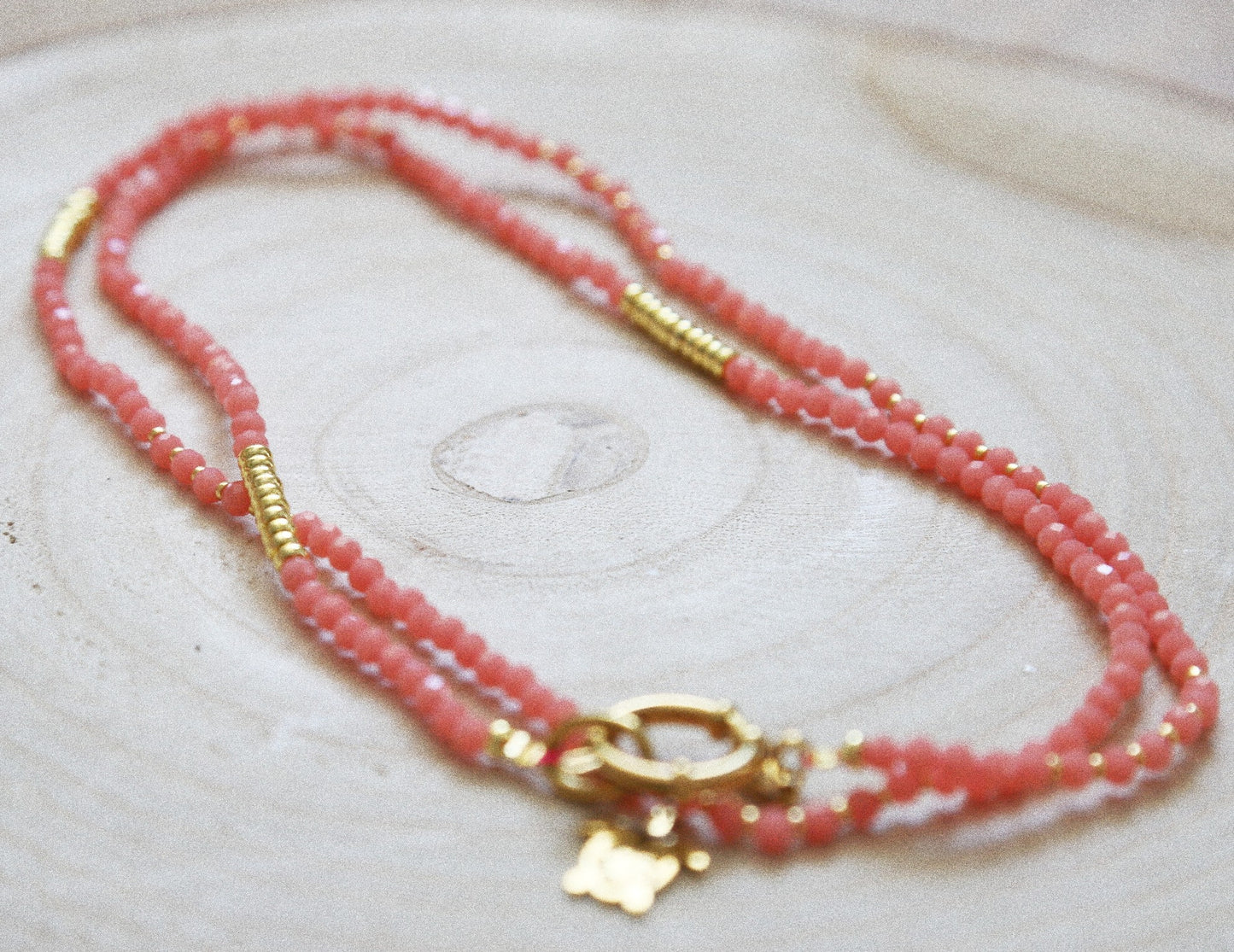 Bracelet Été Luminescent – Quartz Rouge et Tortue Dorée