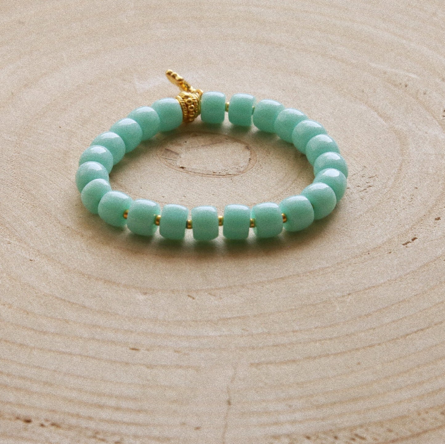 Bracelet Talisman Bleu ou Blanc – Éclats marins & Corail doré