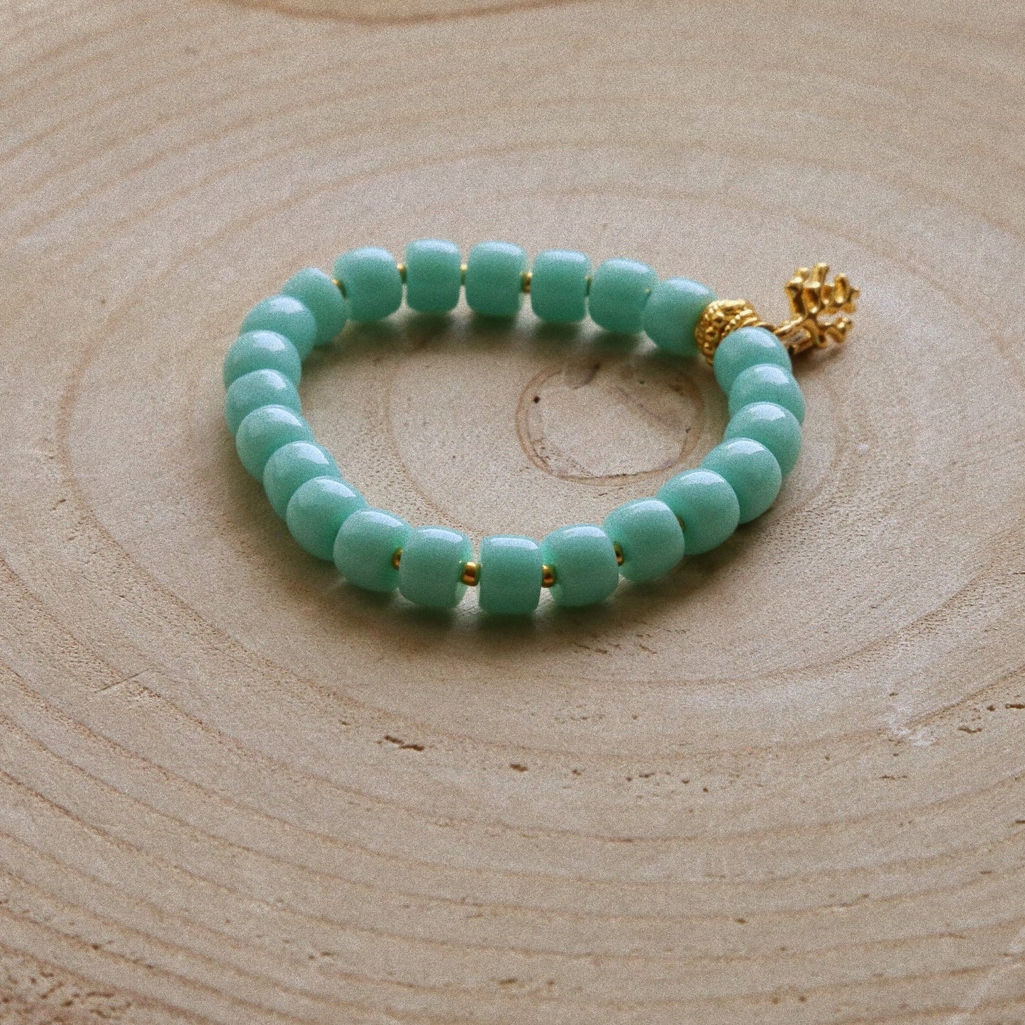 Bracelet Talisman Bleu ou Blanc – Éclats marins & Corail doré
