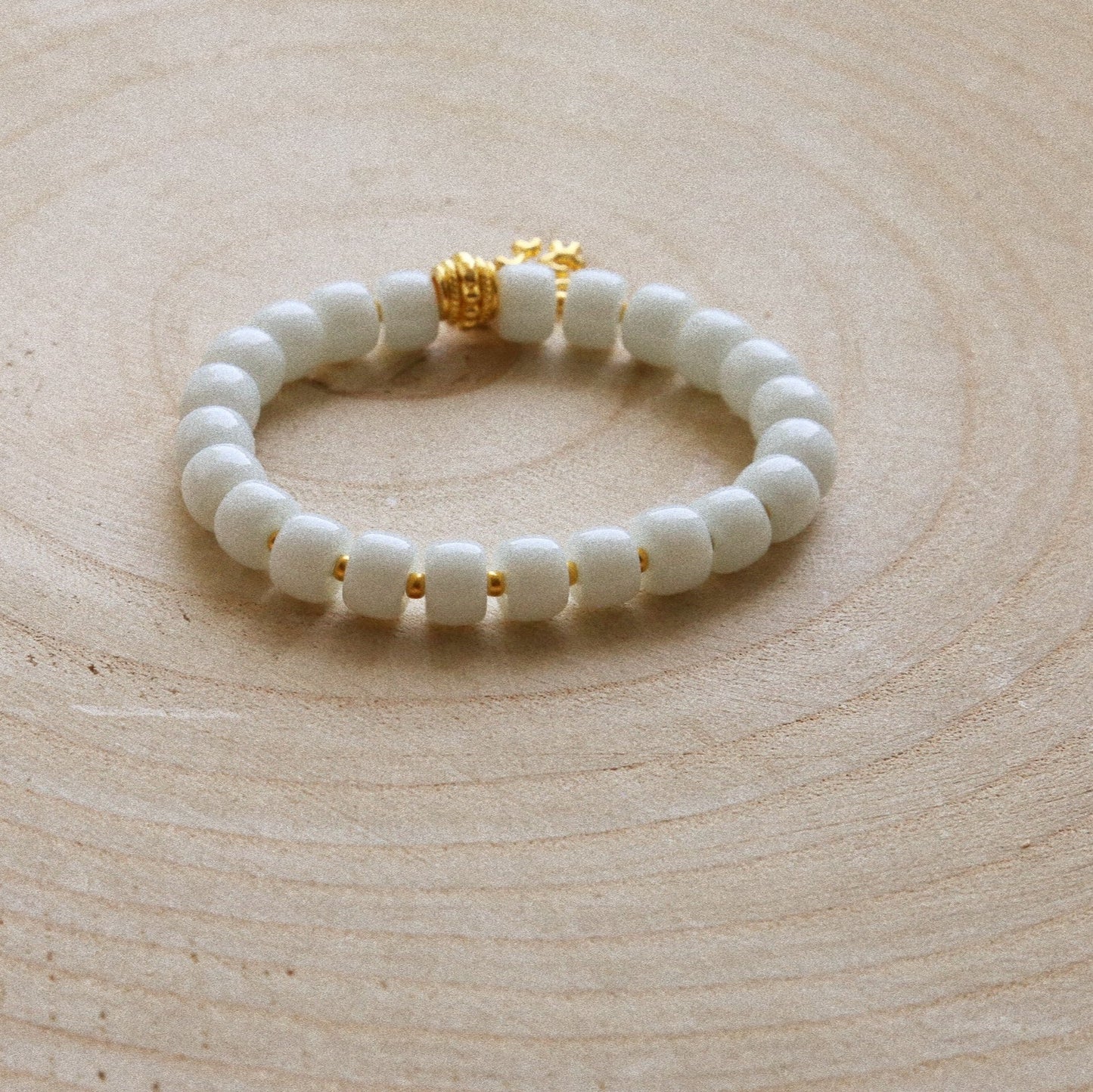 Bracelet Talisman Bleu ou Blanc – Éclats marins & Corail doré