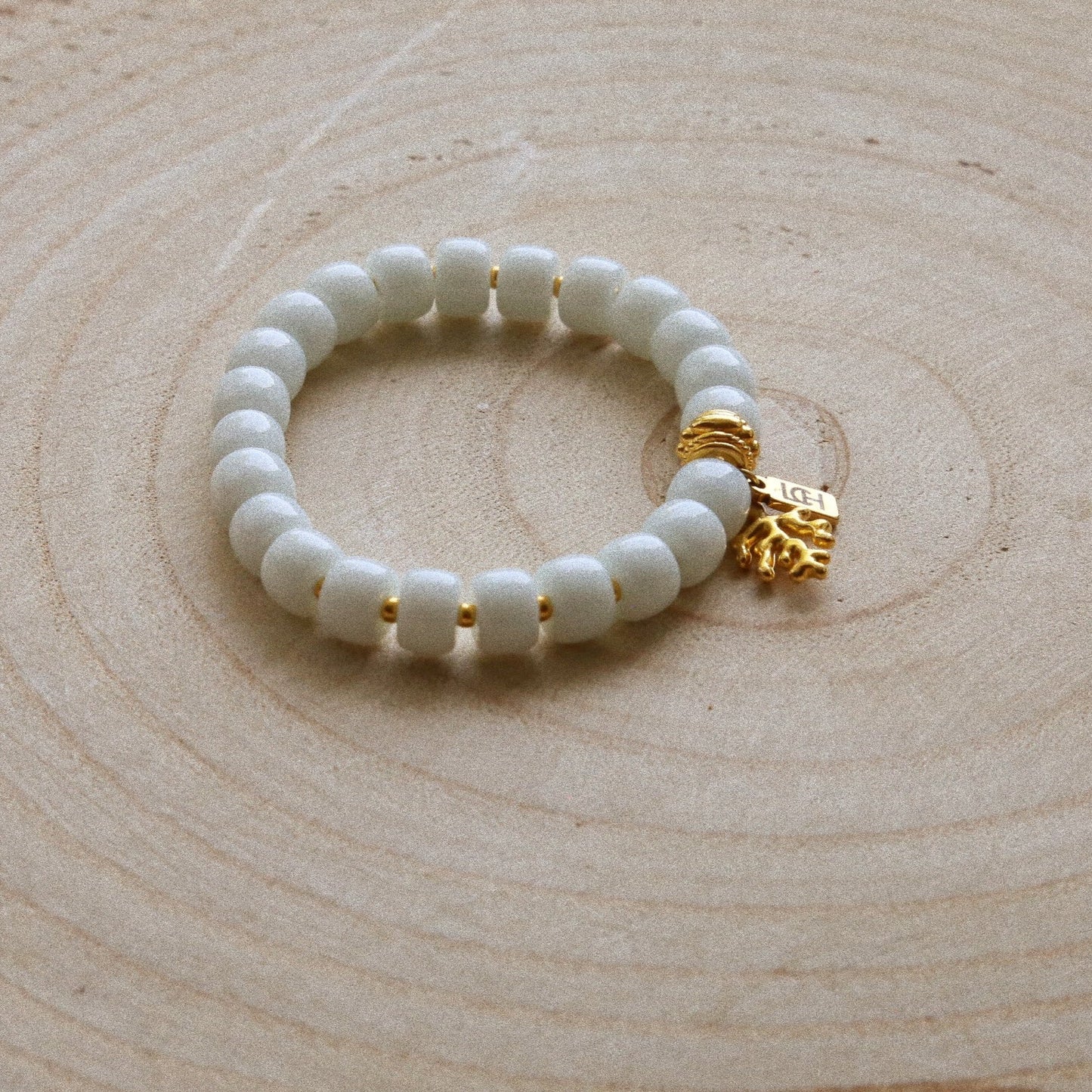 Bracelet Talisman Bleu ou Blanc – Éclats marins & Corail doré
