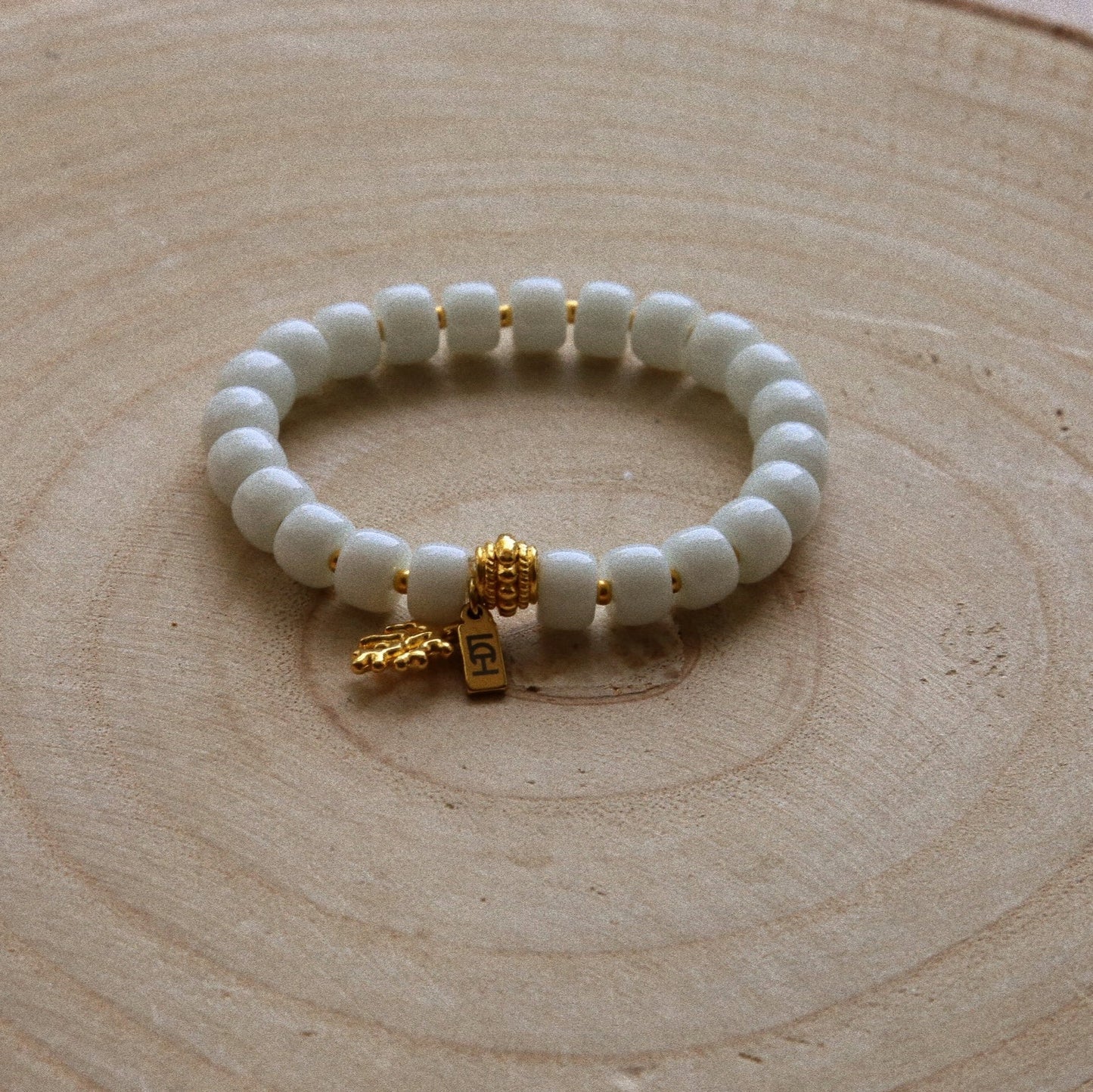 Bracelet Talisman Bleu ou Blanc – Éclats marins & Corail doré