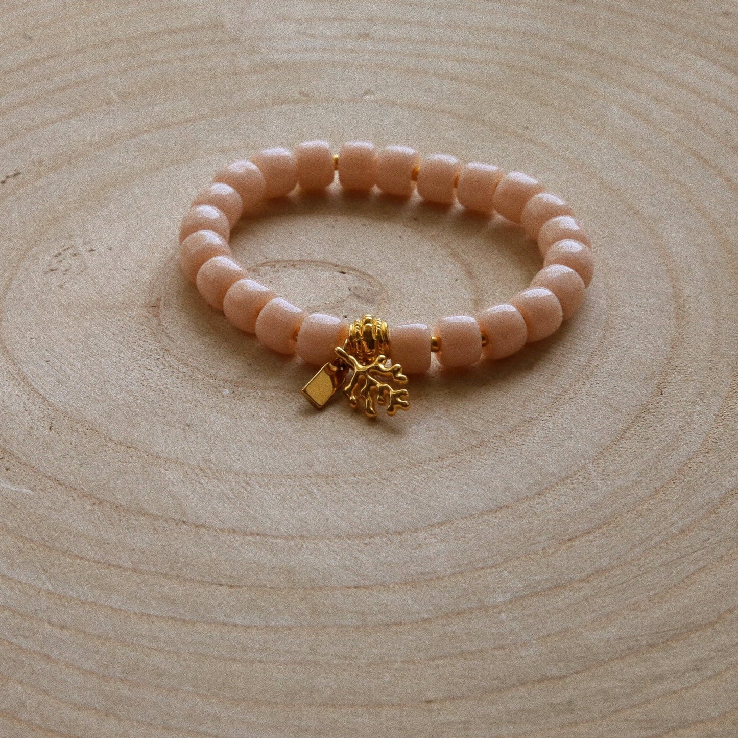 Bracelet Talisman Bleu ou Blanc – Éclats marins & Corail doré