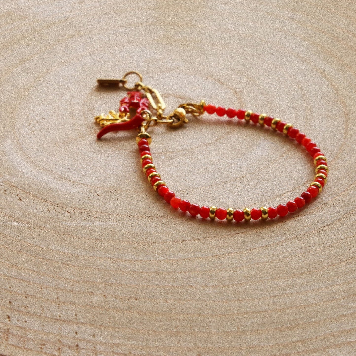 Bracelet Talisman Rouge – Homard & Corne porte-bonheur