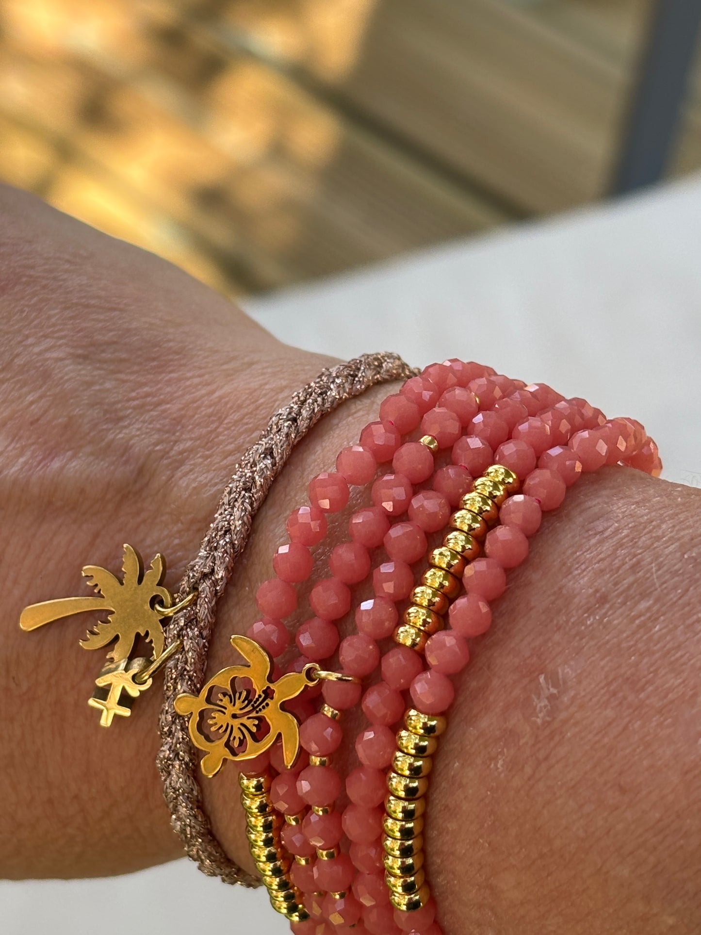 Bracelet Été Luminescent – Quartz Rouge et Tortue Dorée