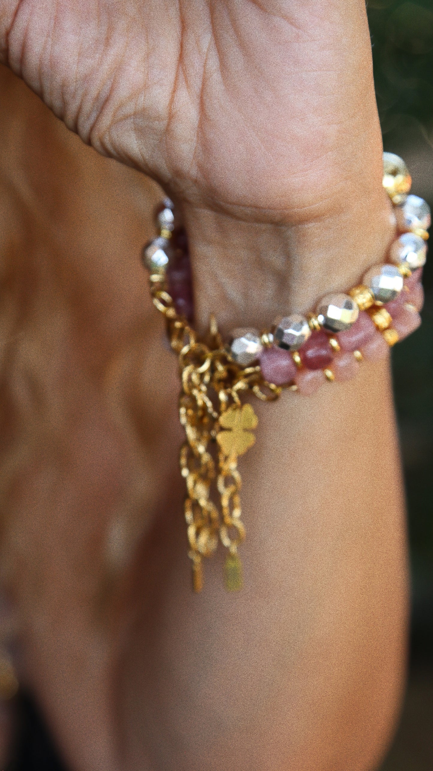 Bracelet – Perles Argent Disco, Grosse Perle Dorée & Carpe
