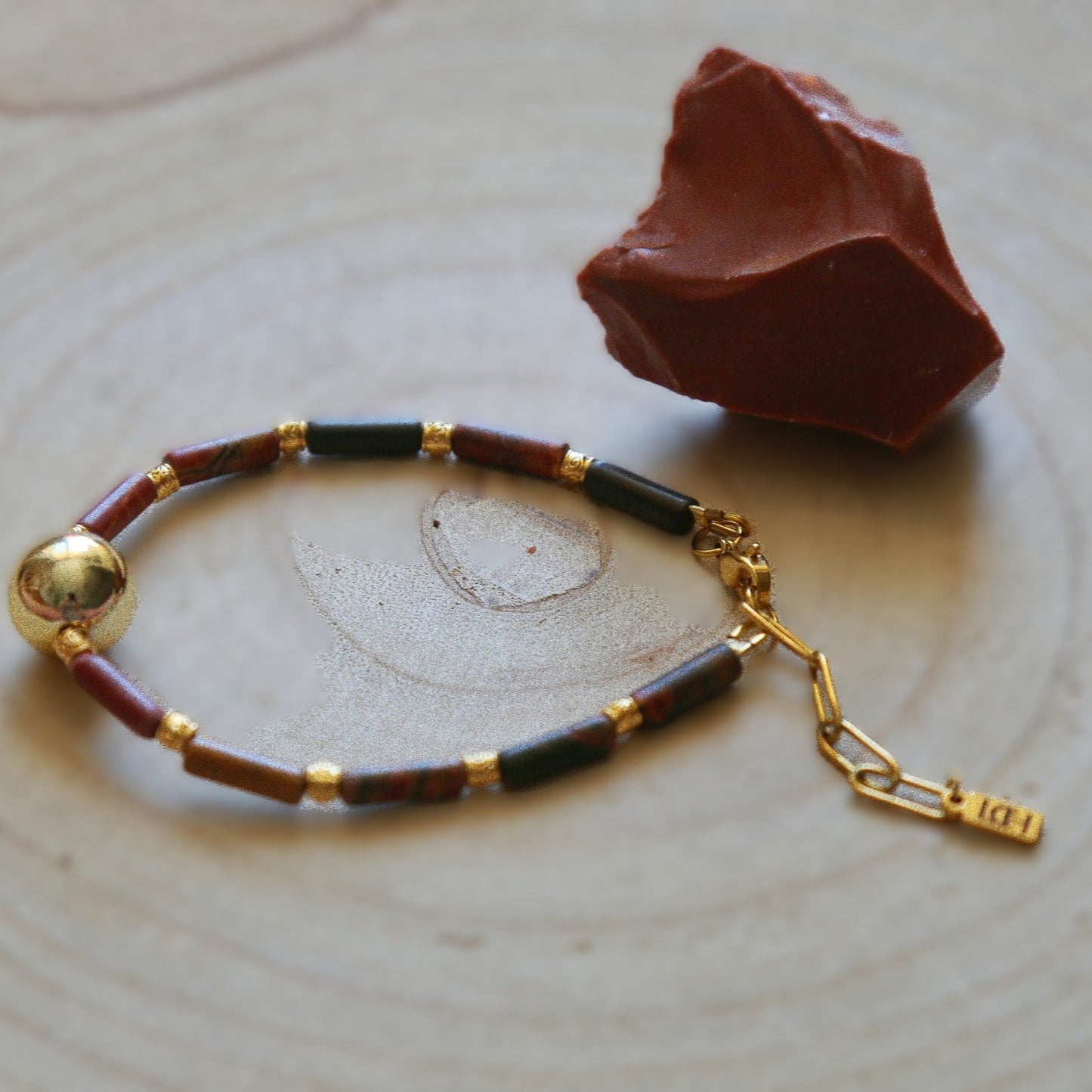 Bracelet – Perles Pin de la Ligne Rouge