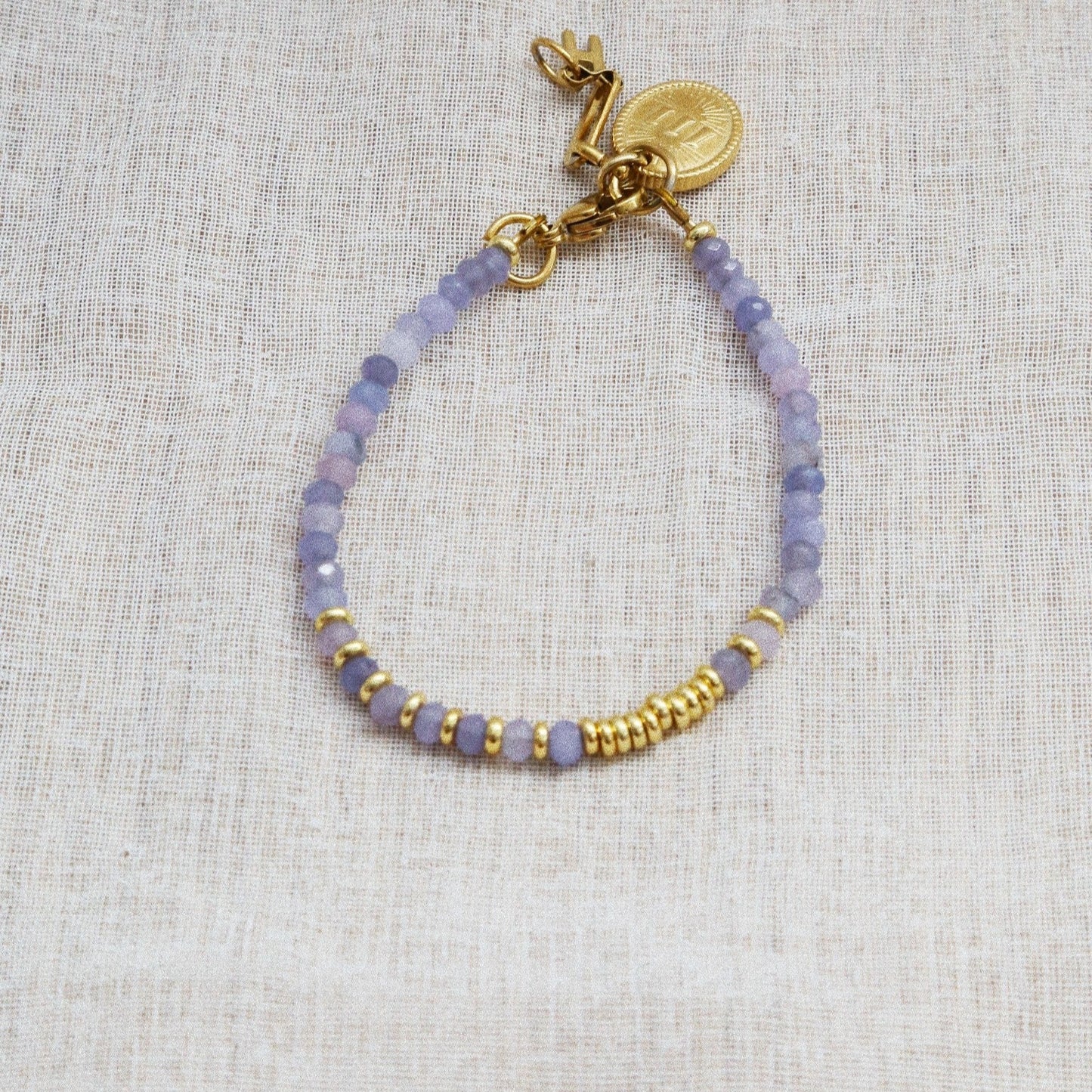 Bracelet Henriette 2-7 – Calcédoine Bleue & Chiffre 111