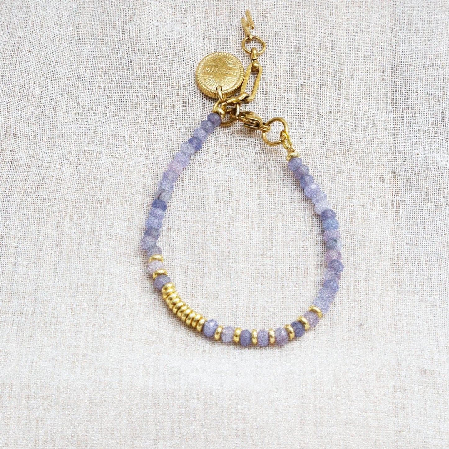 Bracelet Henriette 2-7 – Calcédoine Bleue & Chiffre 111