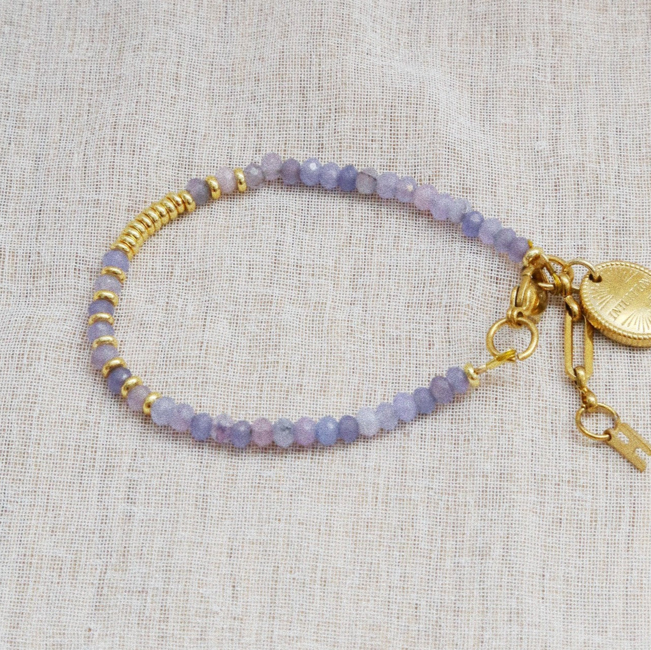 Bracelet Henriette 2-7 – Calcédoine Bleue & Chiffre 111