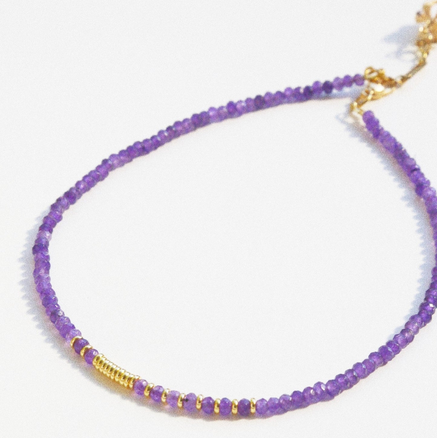 Collier Henriette 2-7 – Améthyste & Couronne Dorée
