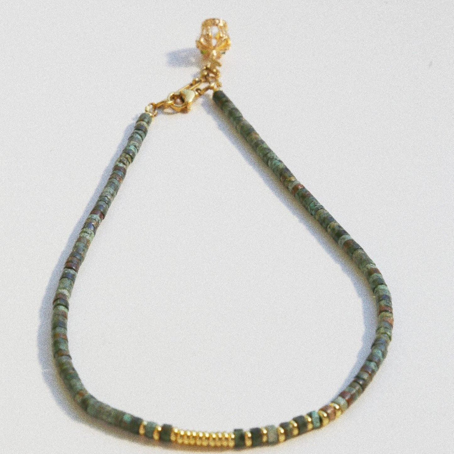 Collier Henriette 2-7 – Turquoise Africaine & Couronne Dorée