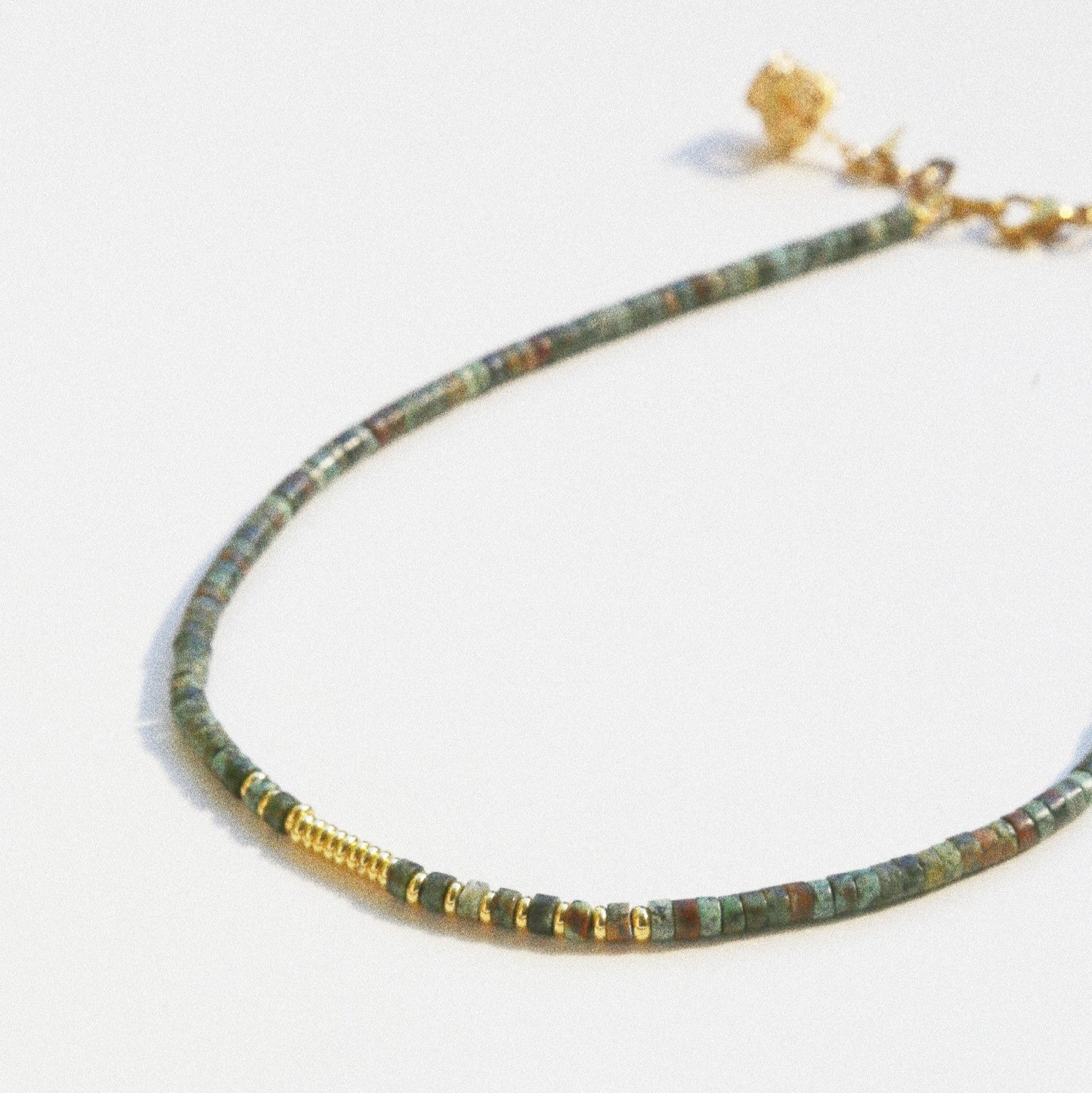 Collier Henriette 2-7 – Turquoise Africaine & Couronne Dorée