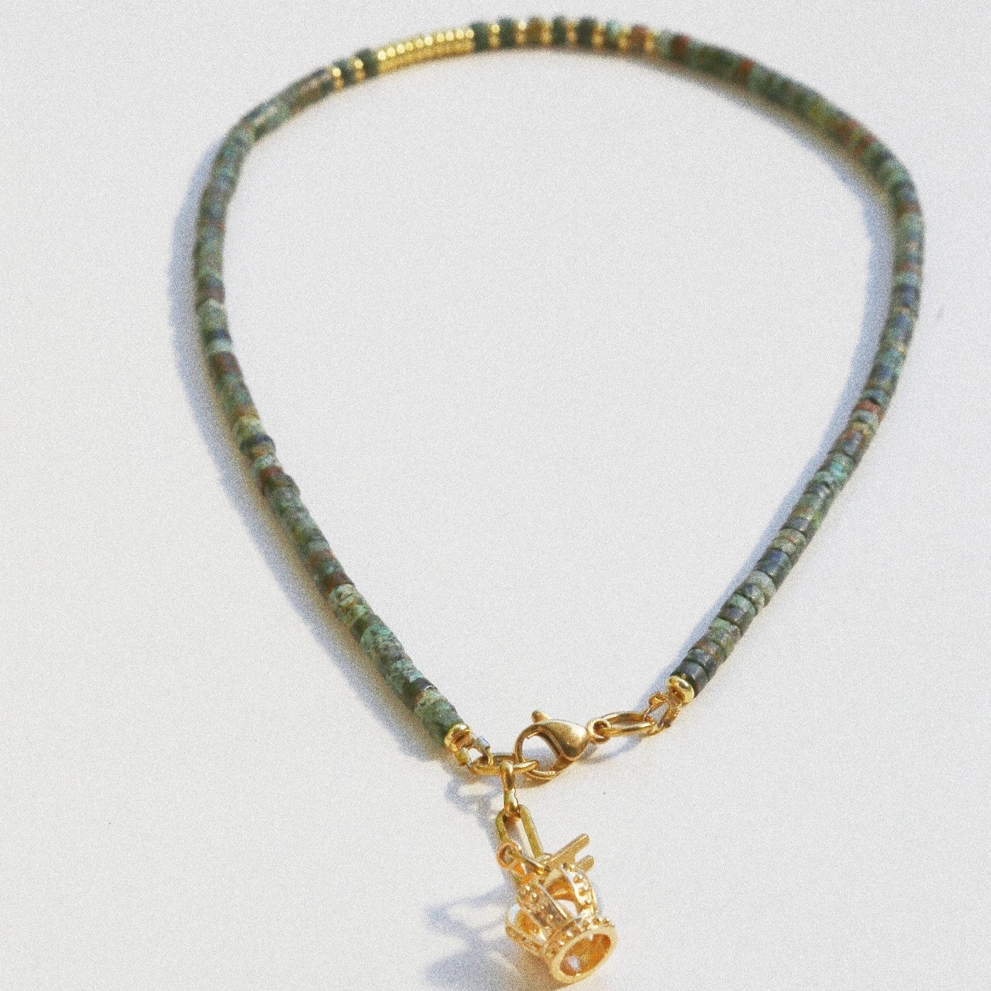 Collier Henriette 2-7 – Turquoise Africaine & Couronne Dorée
