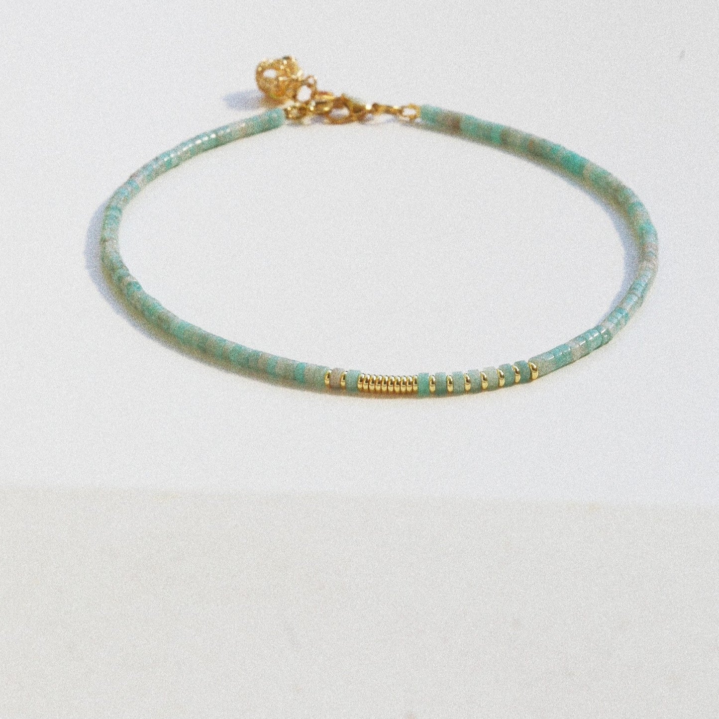 Collier Henriette 2-7 – Amazonite & Couronne Dorée