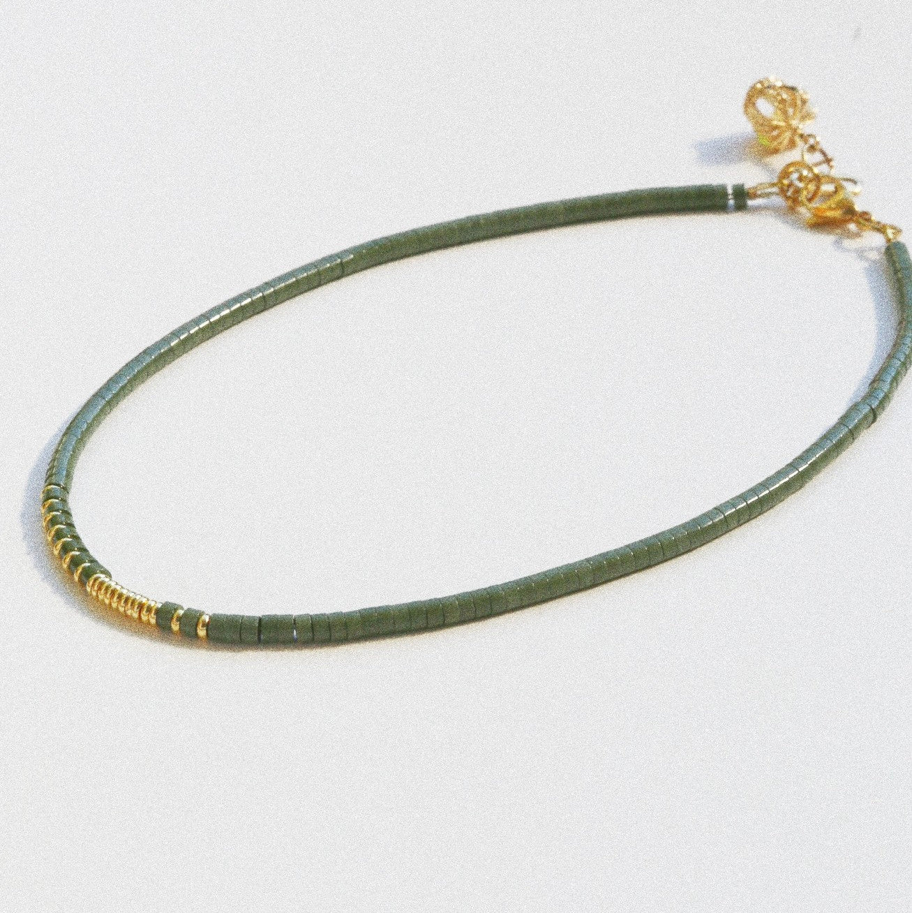 Collier Henriette 2-7 – Serpentine & Couronne Dorée