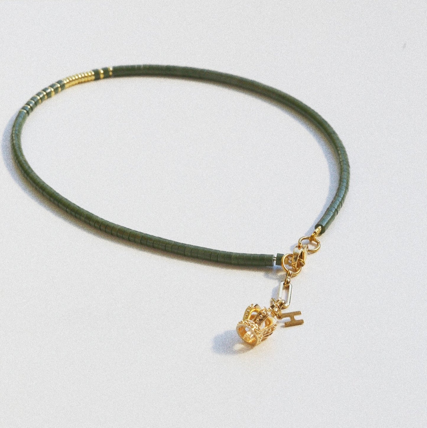Collier Henriette 2-7 – Serpentine & Couronne Dorée