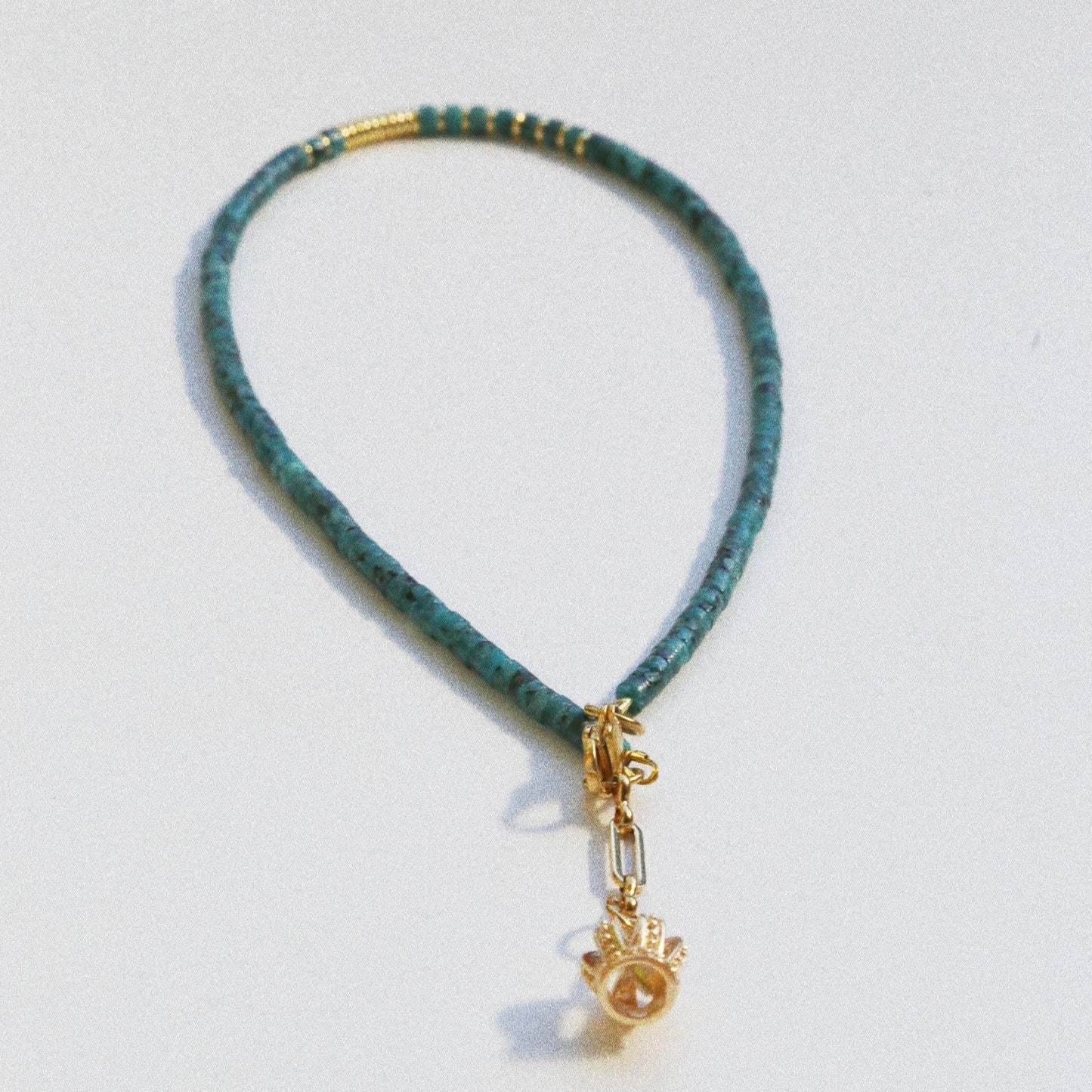 Collier Henriette 2-7 – Apatite Bleue & Couronne Dorée