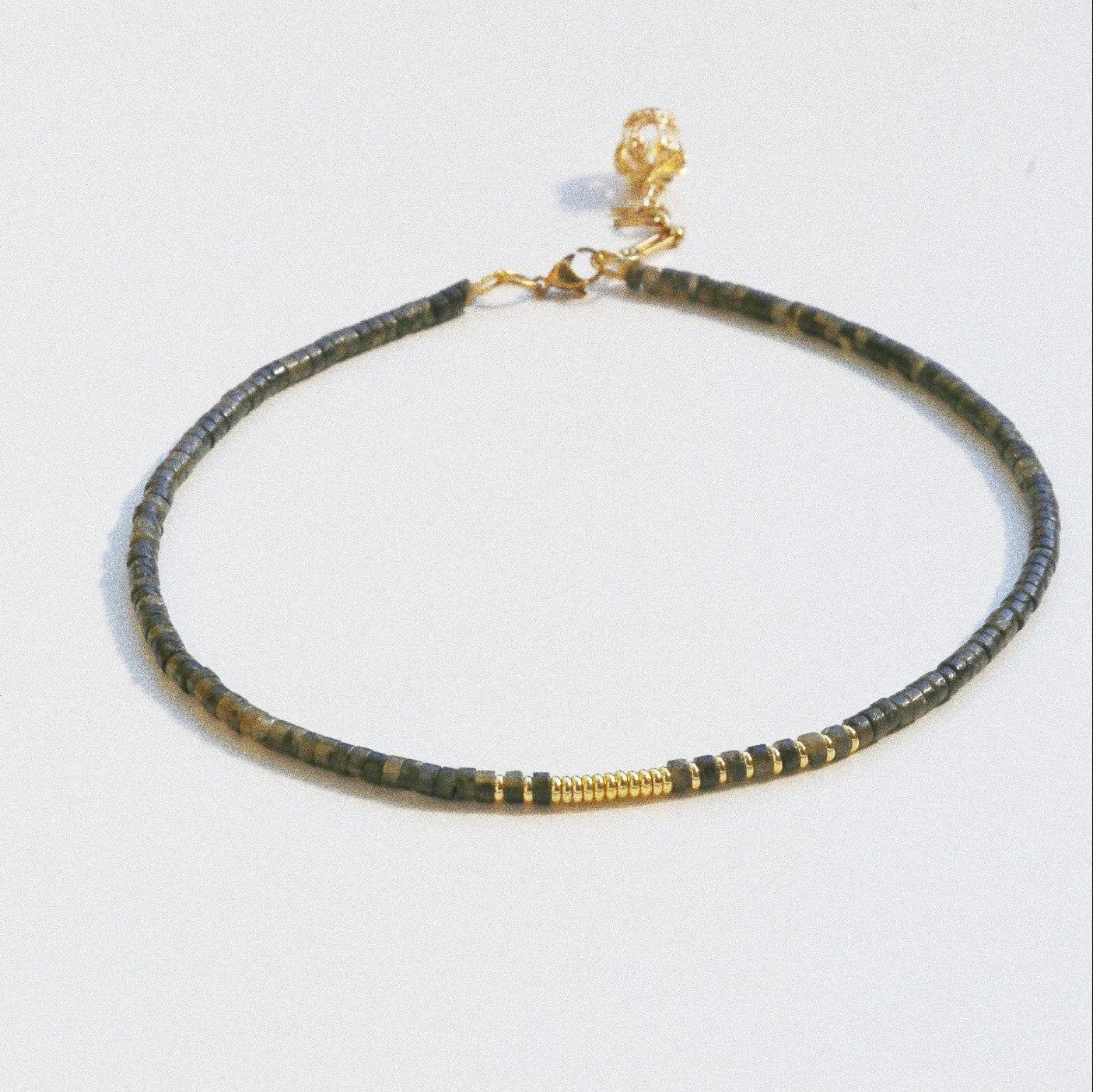 Collier Henriette 2-7 – Moldavite & Couronne Dorée