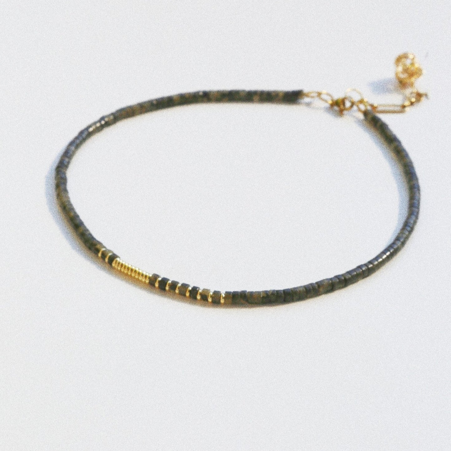 Collier Henriette 2-7 – Moldavite & Couronne Dorée