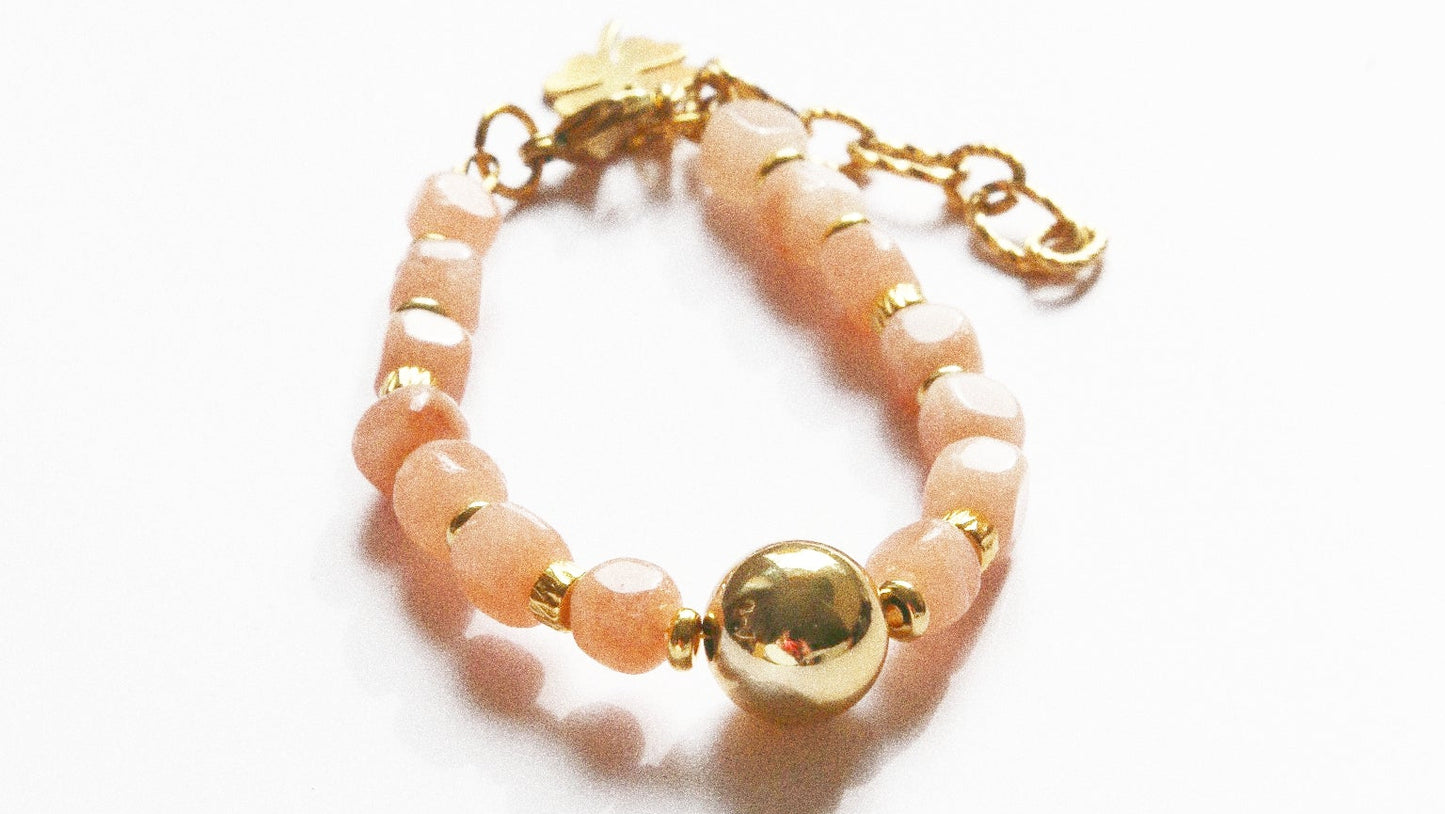 Bracelet – Calcédoine Rose, Perles Dorées & Trèfle