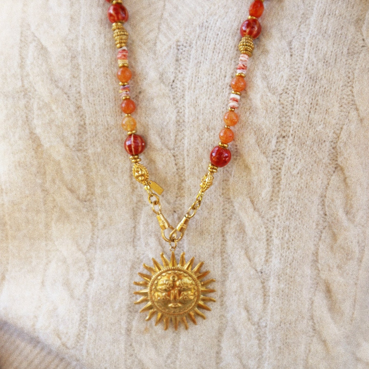 Sautoir “Soleil de la Caverne”