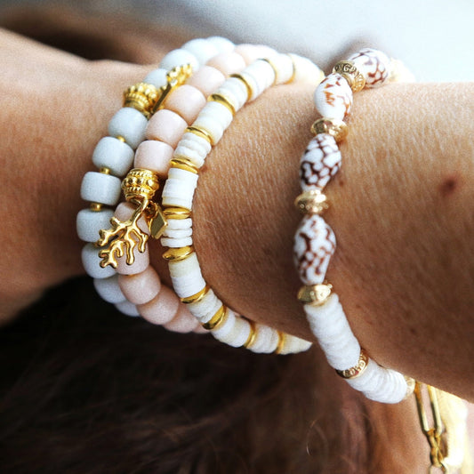 Bracelet Talisman Bleu ou Blanc – Éclats marins & Corail doré