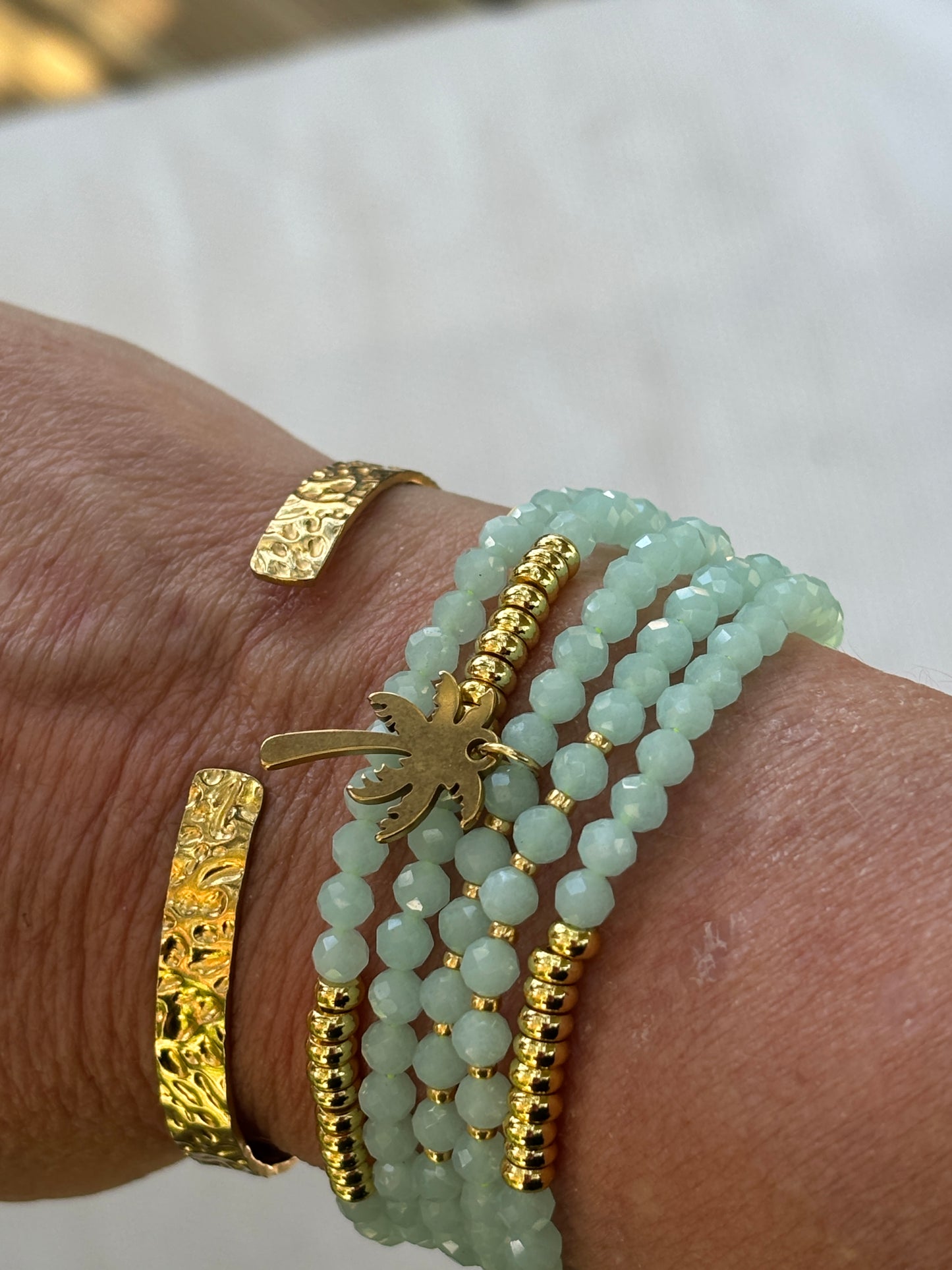 Bracelet Été Luminescent – Quartz Bleu & Palmier Doré