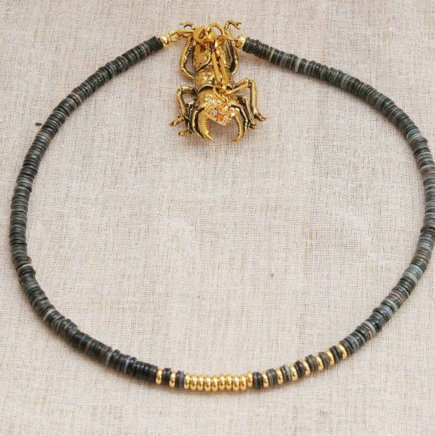 Collier Henriette 2-7 Queen – Coquillage Anthracite