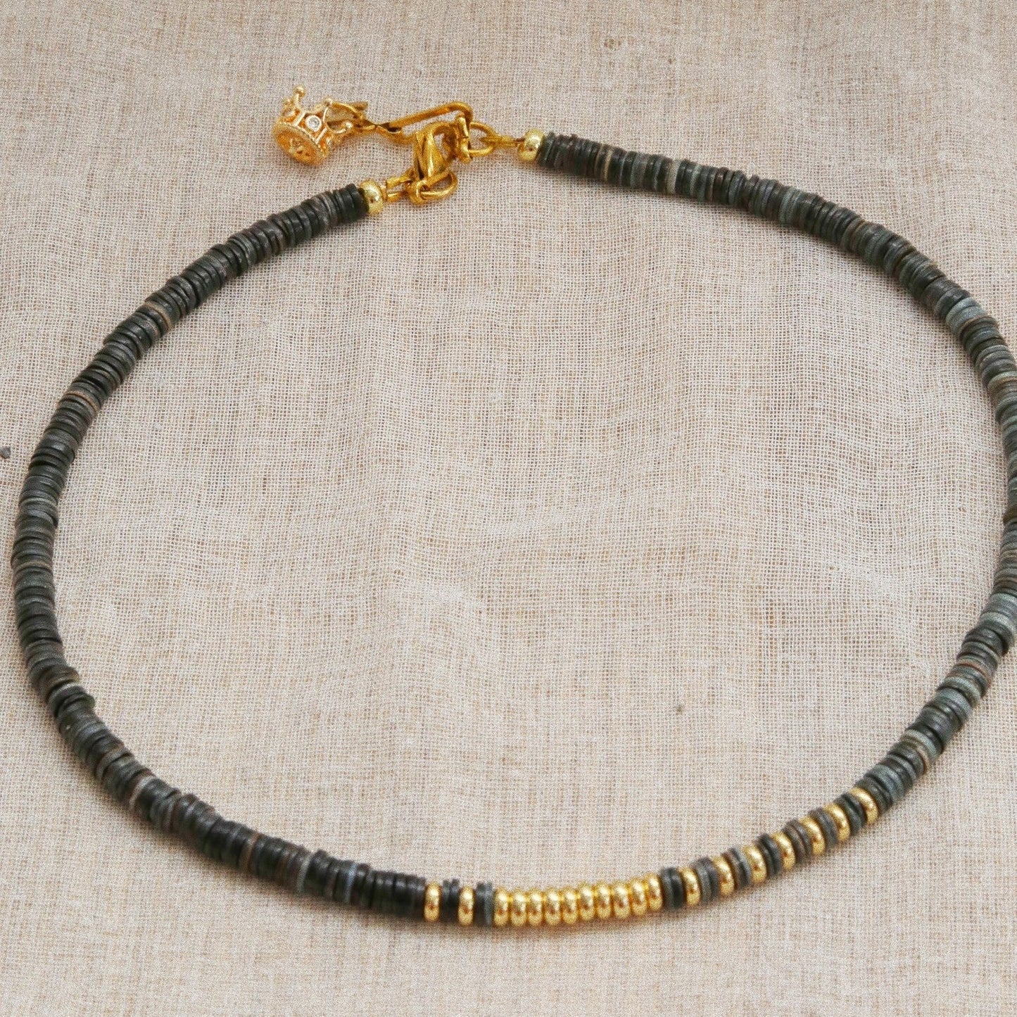 Collier Henriette 2-7 Queen – Coquillage Anthracite