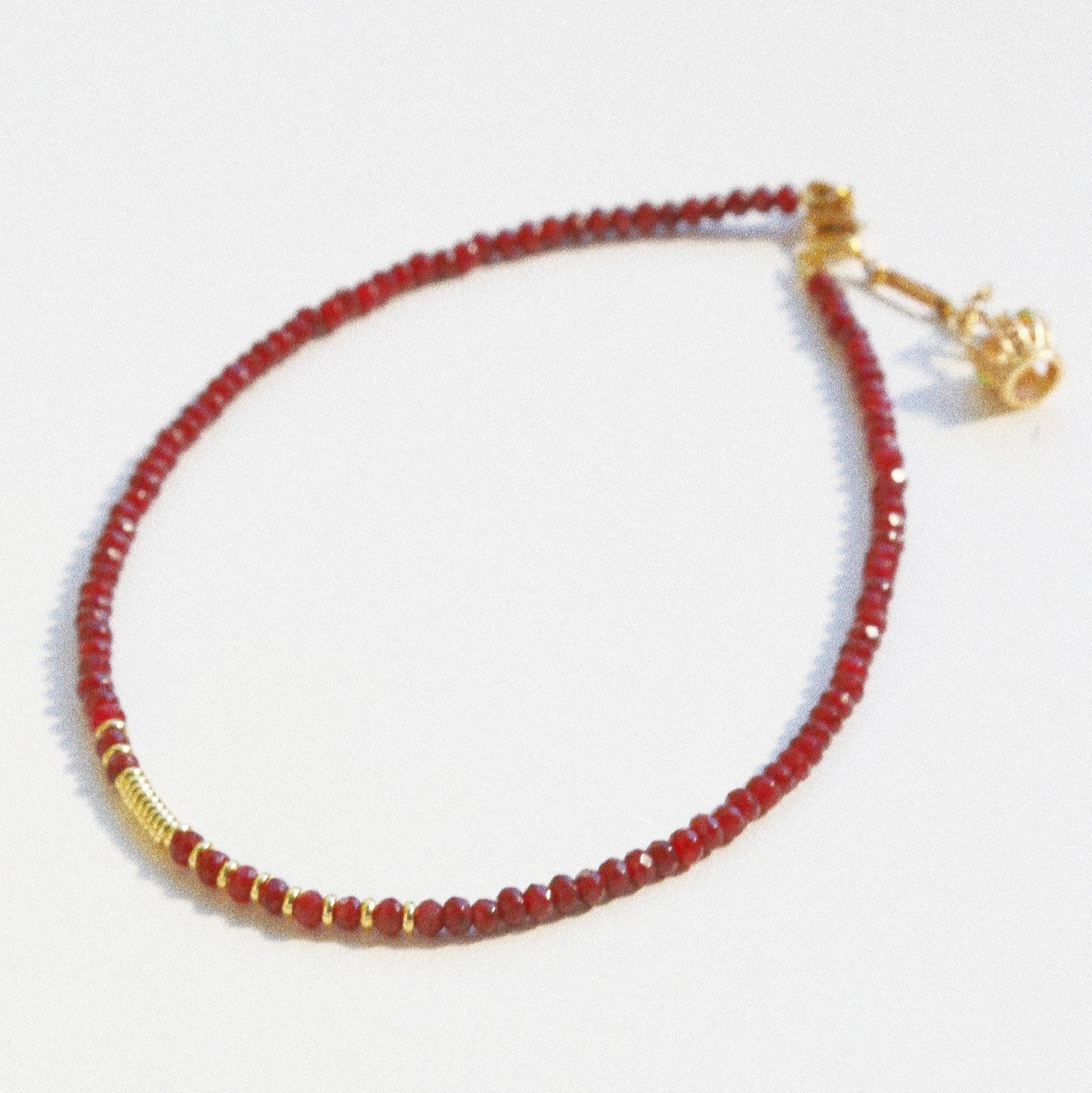 Collier Henriette 2-7 – Grenat & Couronne Dorée