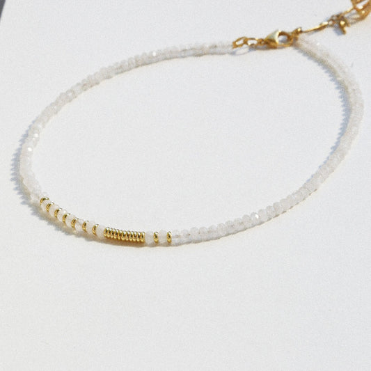 Collier Henriette 2-7 – Quartz Blanc & Couronne Dorée
