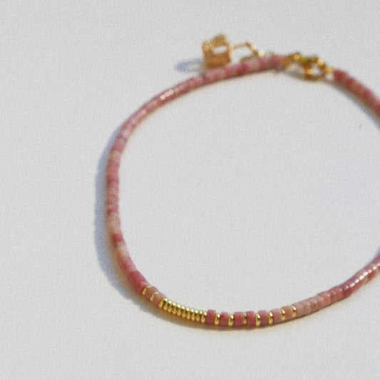 Collier Henriette 2-7 – Rhodonite & Couronne Dorée