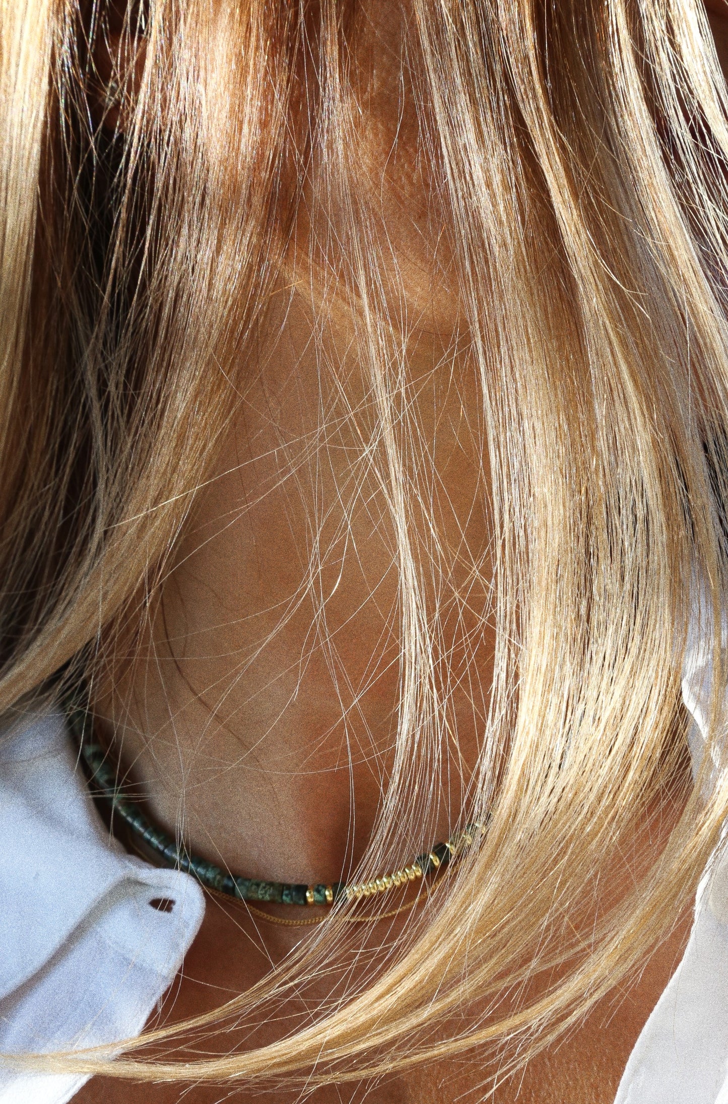 Collier Henriette 2-7 – Turquoise Africaine & Couronne Dorée