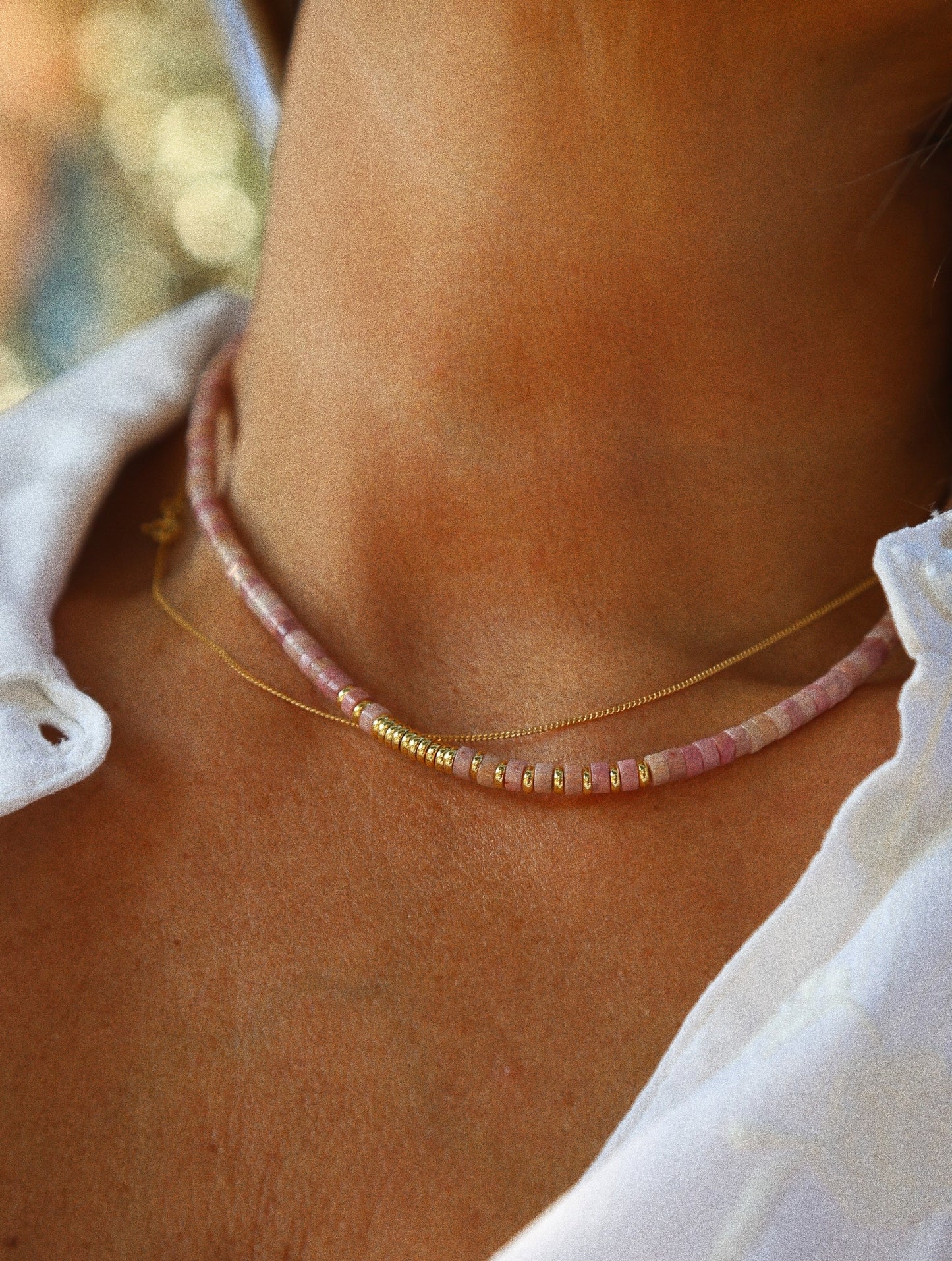 Collier Henriette 2-7 – Rhodonite & Couronne Dorée