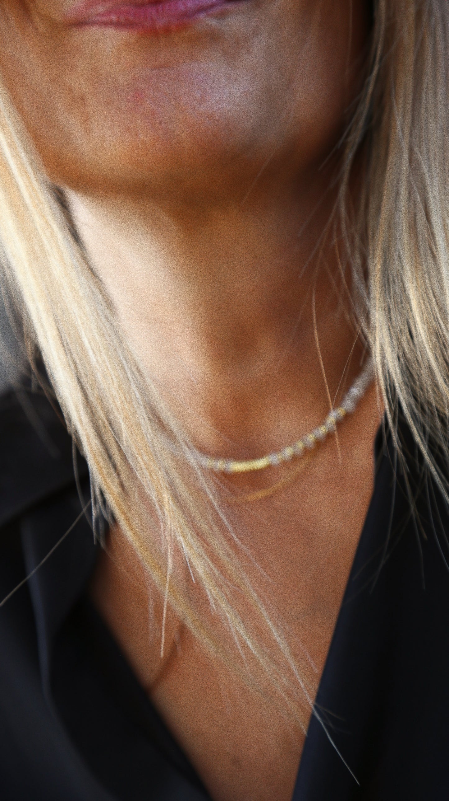 Collier Henriette 2-7 – Quartz Blanc & Couronne Dorée