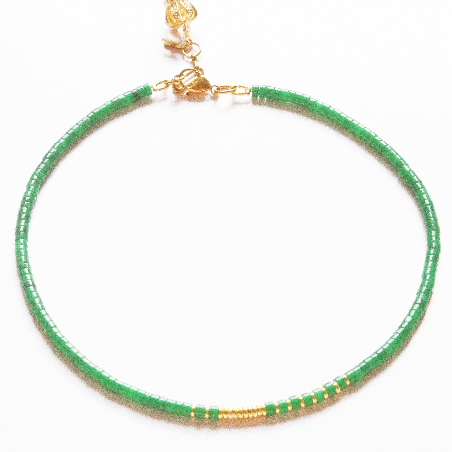 Collier Henriette 2-7 – Chrysoprase & Couronne Dorée