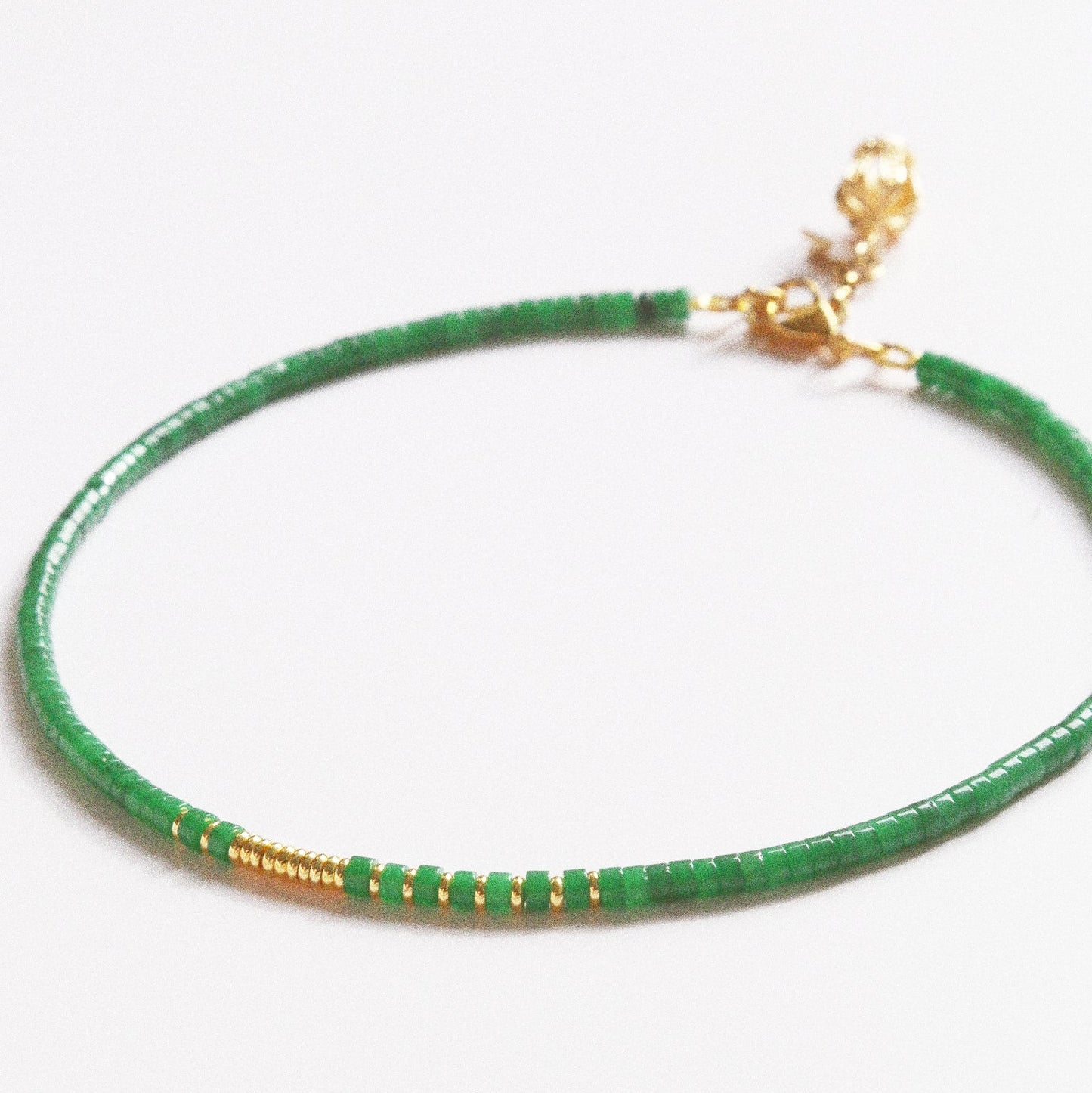 Collier Henriette 2-7 – Chrysoprase & Couronne Dorée